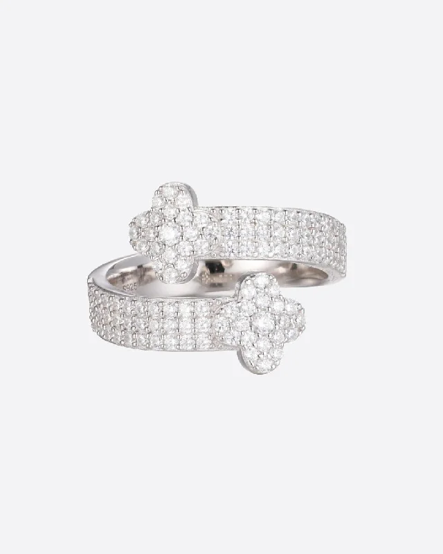 MOISSANITE HUGGING CLOVER RING. - WHITE GOLD