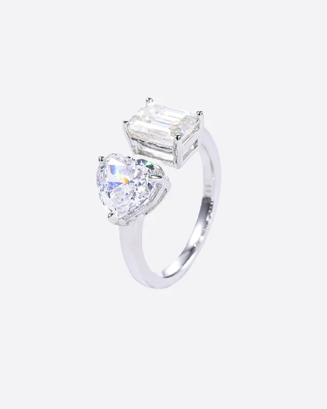 MOISSANITE SUMMER LOVE RING. - WHITE GOLD