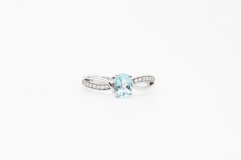 White Gold Oval Aquamarine and Diamond Twisted Band Ring