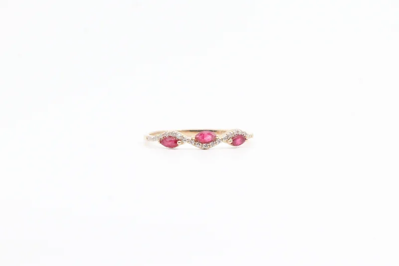 Yellow Gold Wavy Ruby Ring