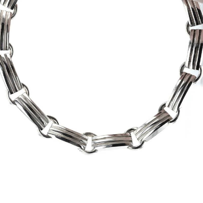 High-End Jewelry, Now More Affordable Than Ever Sterling Silver Groove Link Necklace